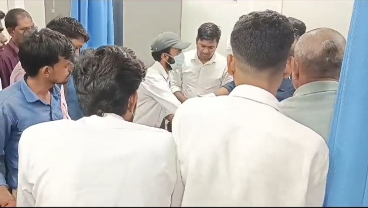 A man accused a doctor of demanding bribe and consumed poiso A man accused a doctor of demanding bribe and consumed poiso