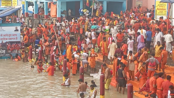 Crowd of devotees at Ajgaiv Nath Ganga Ghat on the last Mond Crowd of devotees at Ajgaiv Nath Ganga Ghat on the last Mond