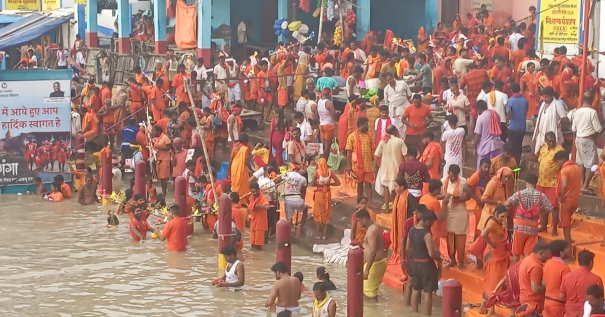 Crowd of devotees at Ajgaiv Nath Ganga Ghat on the last Mond