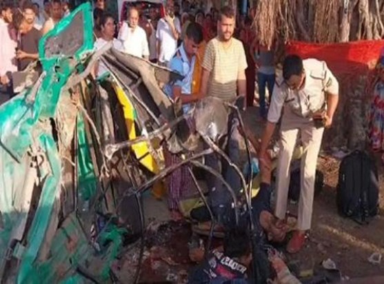 A horrific road accident occurred in Begusarai, 5 people los A horrific road accident occurred in Begusarai, 5 people los