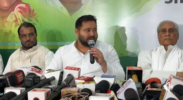 Tejashwi attacked PM Modi and CM Nitish on the issue of rese Tejashwi attacked PM Modi and CM Nitish on the issue of rese