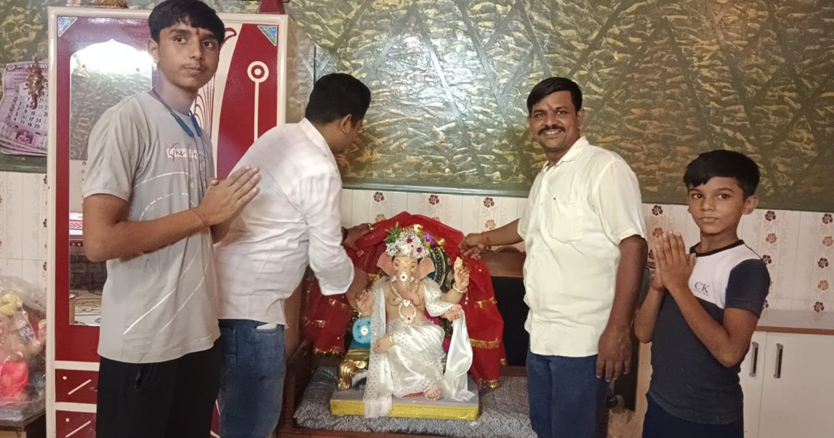 Ganpati reached after travelling a distance of 1700 kms by t