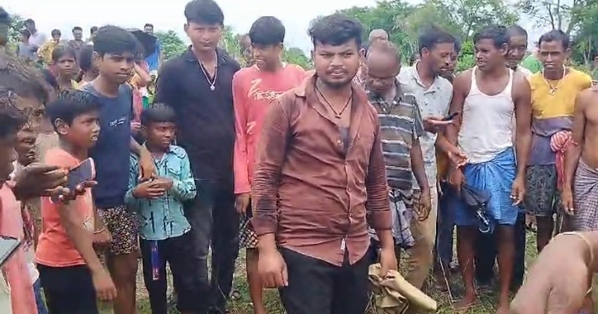 There was a stampede in Jamtara as soon as a python came out