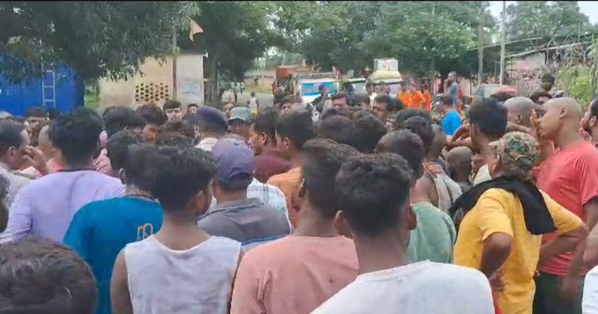 Chaos after road accident in Jamui