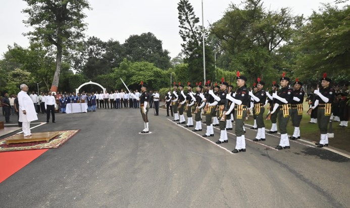 CM Nitish hoisted the tricolor at his official residence CM Nitish hoisted the tricolor at his official residence