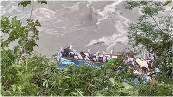 BREAKING: A bus going from India to Nepal carrying 40 passen BREAKING: A bus going from India to Nepal carrying 40 passen