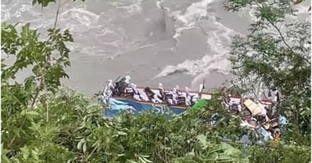 BREAKING: A bus going from India to Nepal carrying 40 passen