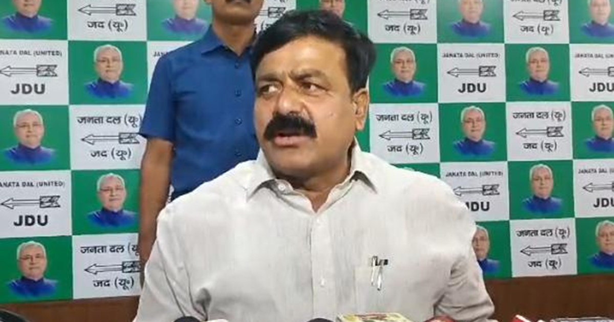 Jama khan on land for job