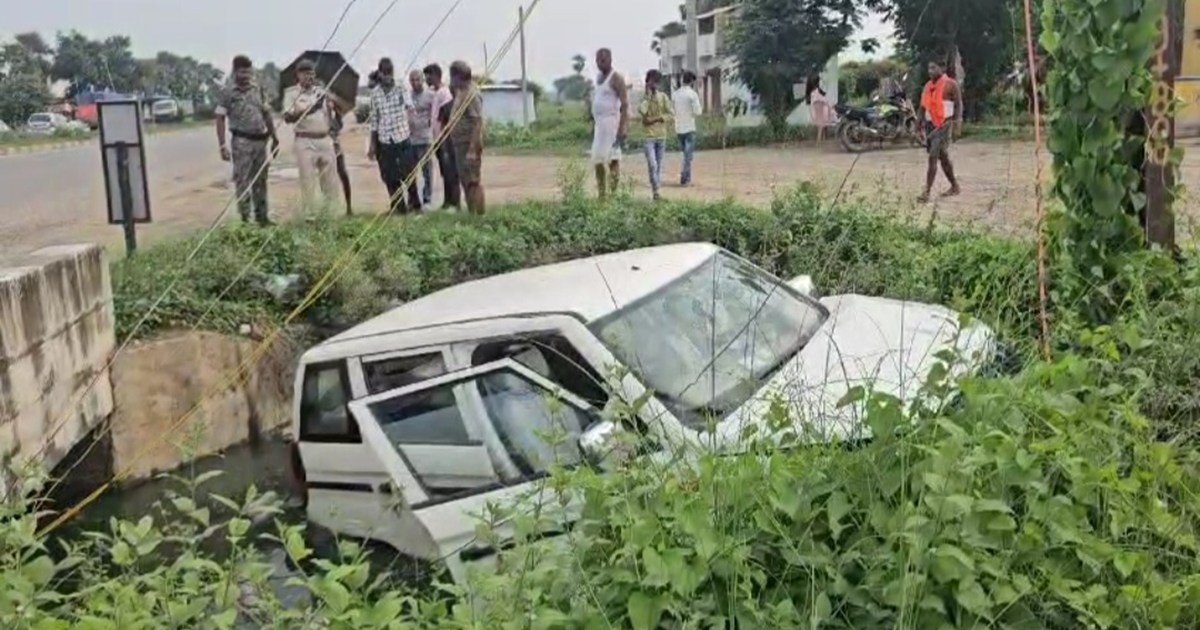 Magadh commissioner's secretary's car met with an accident, 