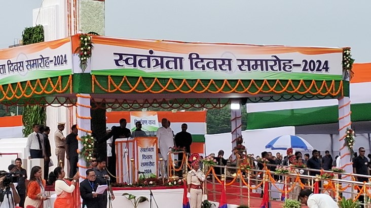 Cm nitish ne kiya jhnda toln kiya or Bihar ki jnta ko kai sa Cm nitish ne kiya jhnda toln kiya or Bihar ki jnta ko kai sa