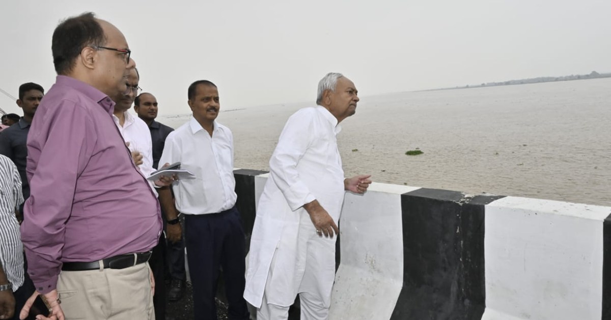 Ganga me bdhte jal str ko lekr cm nitish kumar ne kiya nirik