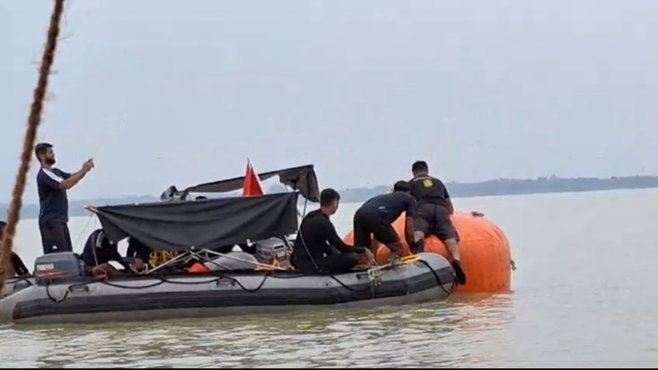A crashed plane was found near Chandil Dam in Jamshedpur, bo A crashed plane was found near Chandil Dam in Jamshedpur, bo