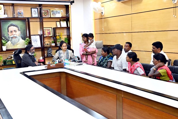CM Hemant Meet Sergeant Family CM Hemant Meet Sergeant Family