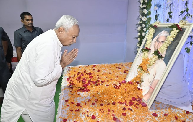 CM Nitish reached Harnaut in Nalanda to pay tribute to JDU l CM Nitish reached Harnaut in Nalanda to pay tribute to JDU l