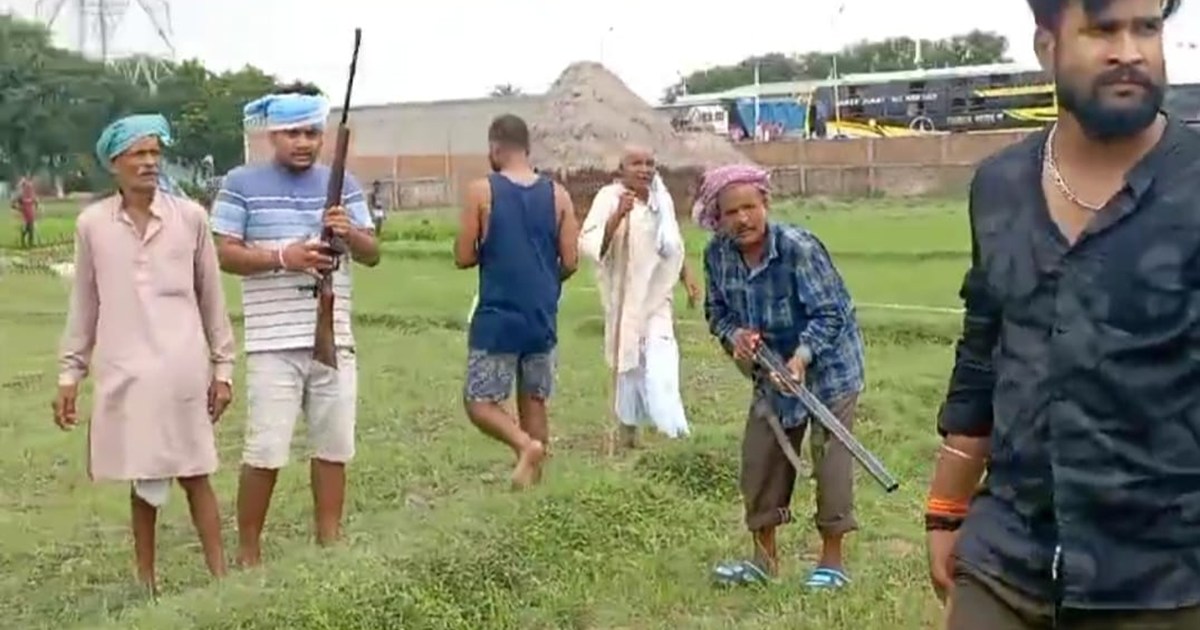 Police arrested the son of the former chief who reached Bank