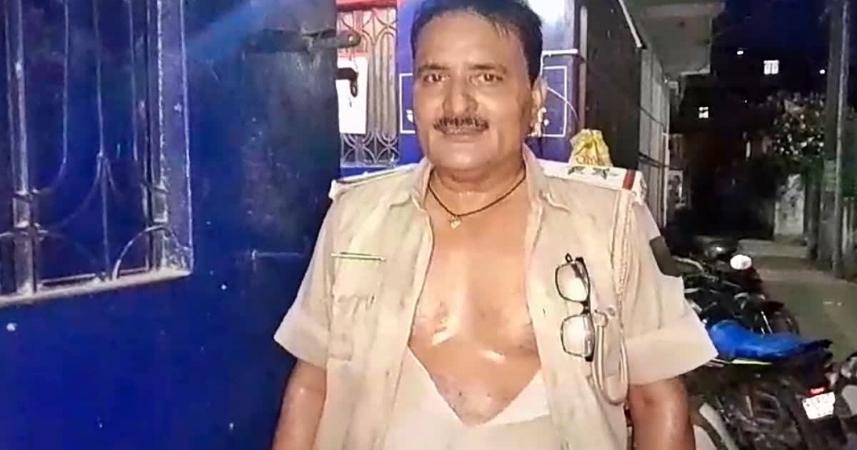 Inspector's uniform torn in Champaran, two arrested