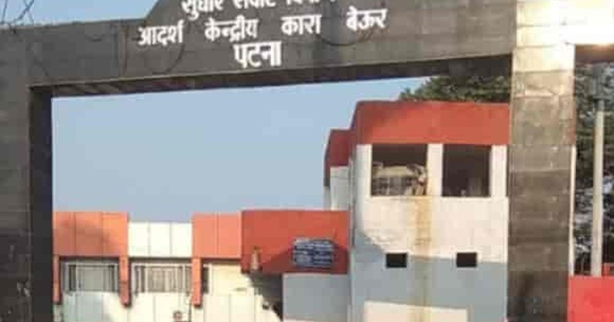 A prisoner slit his own throat in Patna's Beur jail