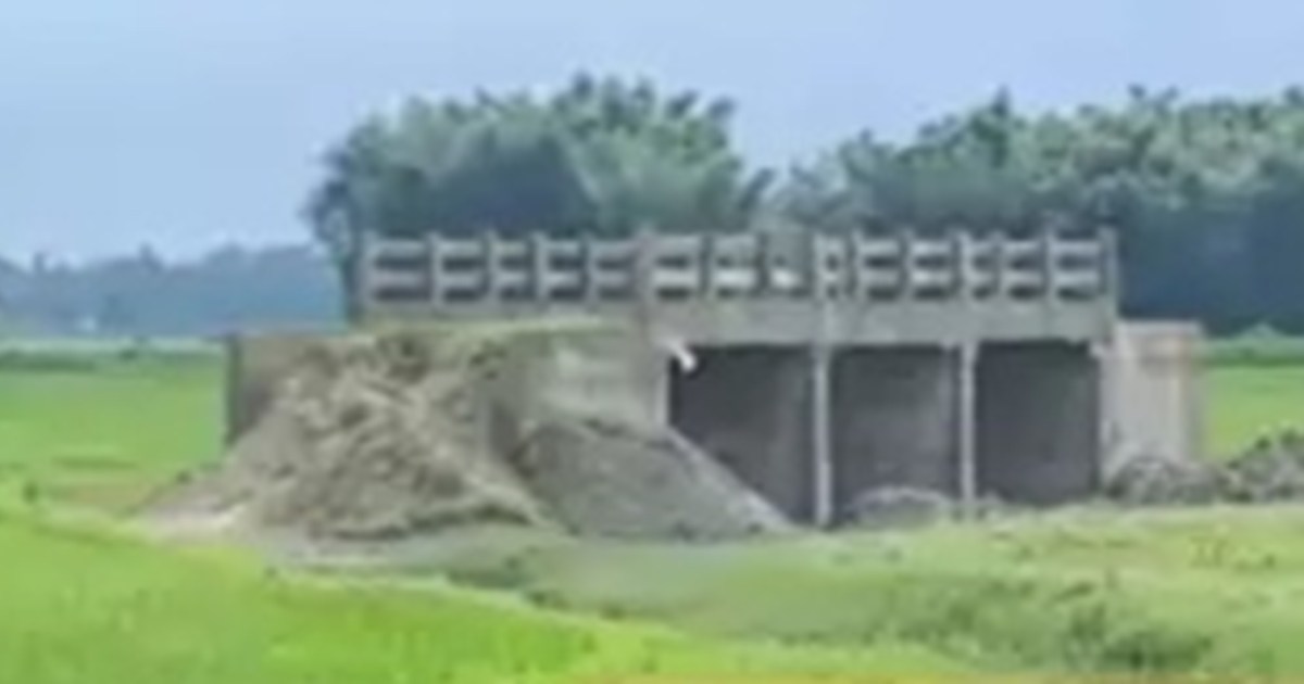 Ajab gajab The engineer and the contractor built a bridge in