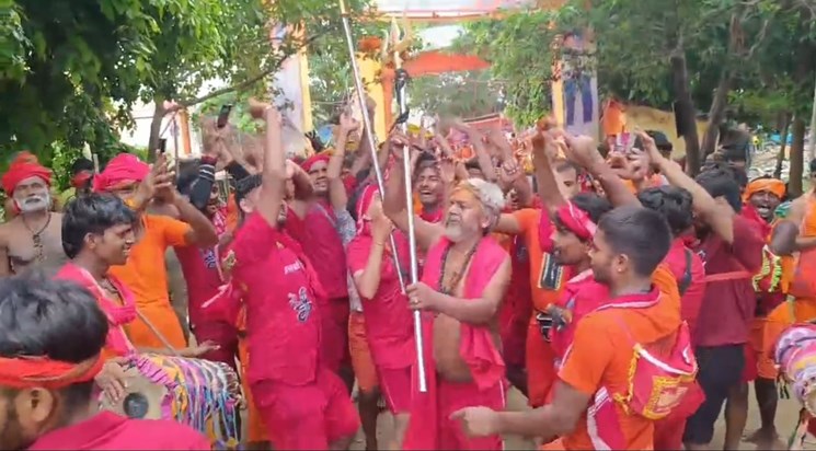 Hajipur: Uproar due to death of 9 Kavariyas from same villag Hajipur: Uproar due to death of 9 Kavariyas from same villag