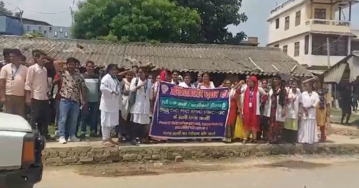 The striking ANMs tried to surround the Governor