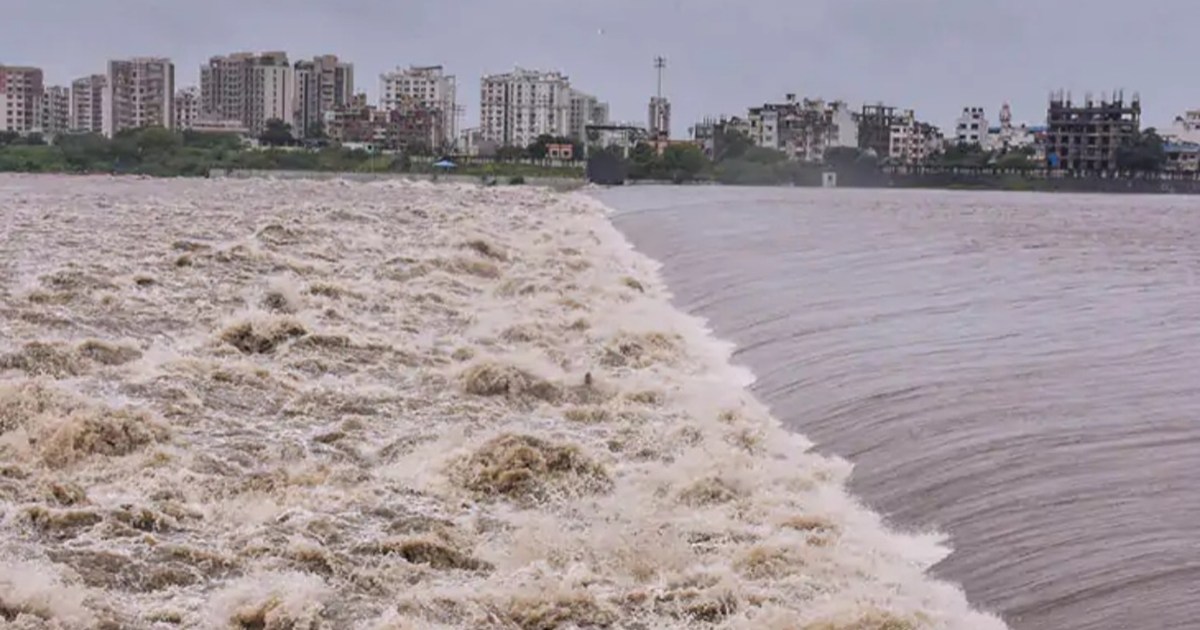 Flood in Gujarat: 30 trains cancelled, highways closed, army