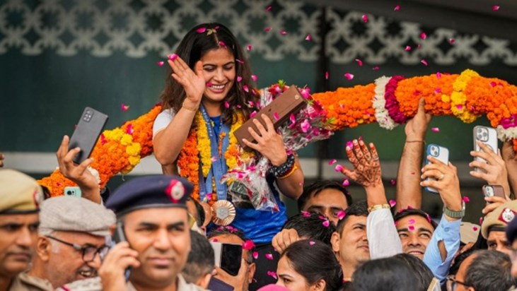 Olympic medalist Manu Bhaker received a grand welcome in Del Olympic medalist Manu Bhaker received a grand welcome in Del