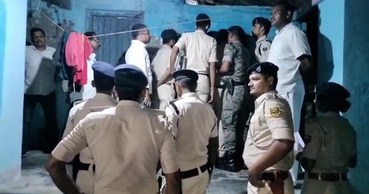 An unmarried female constable hanged herself by using Blueto