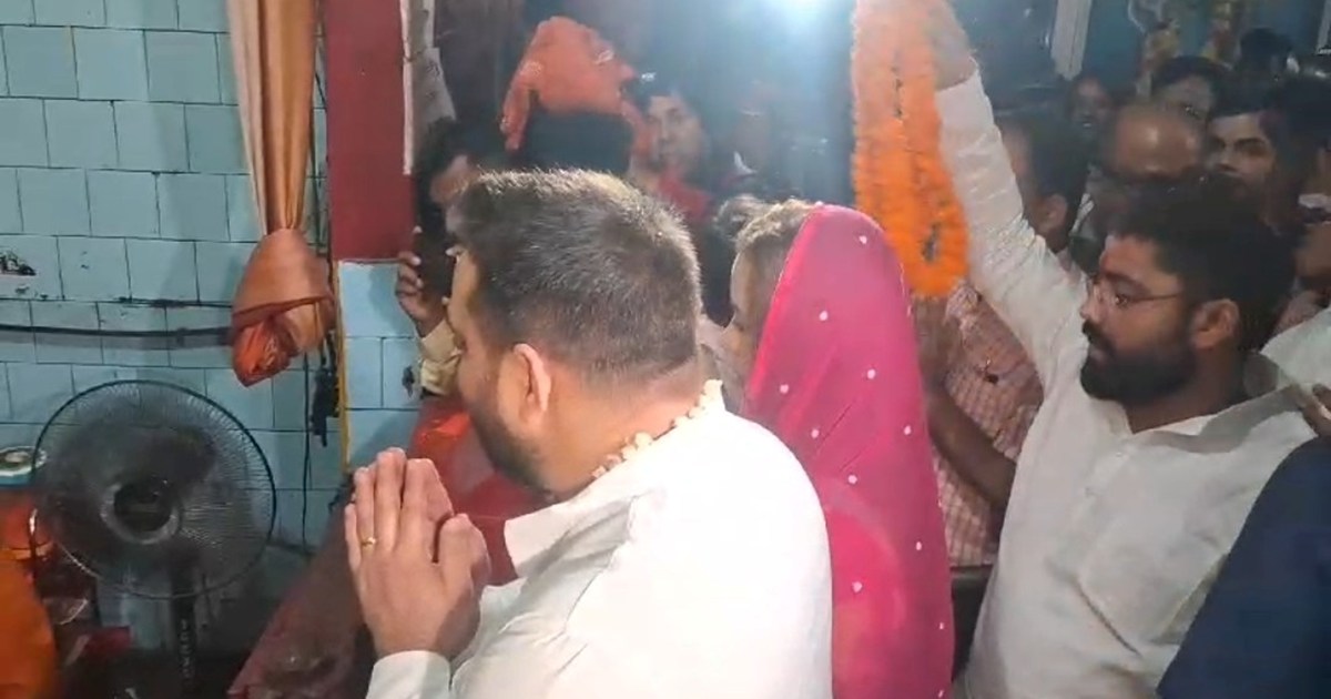 Tejasvi yadv ptni bchche sangh Puja kiya 