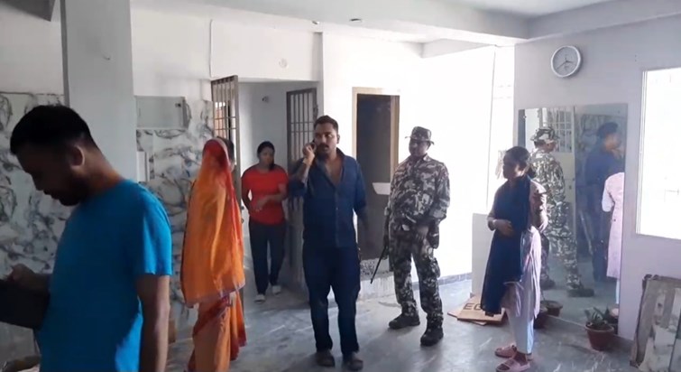 Dead body of a girl student found in a private hostel in Muz Dead body of a girl student found in a private hostel in Muz