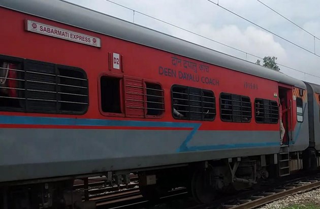 BREAKING- Varanasi-Ahmedabad Sabarmati Express derailed BREAKING- Varanasi-Ahmedabad Sabarmati Express derailed