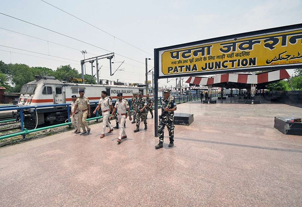 FIR against 6 policemen of Patna Railway Station, 3 suspende FIR against 6 policemen of Patna Railway Station, 3 suspende
