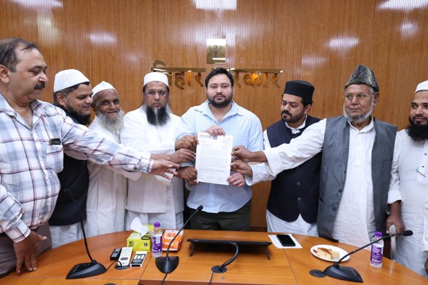 Muslim organizations met Tejashwi Yadav on the issue of Waqf Muslim organizations met Tejashwi Yadav on the issue of Waqf