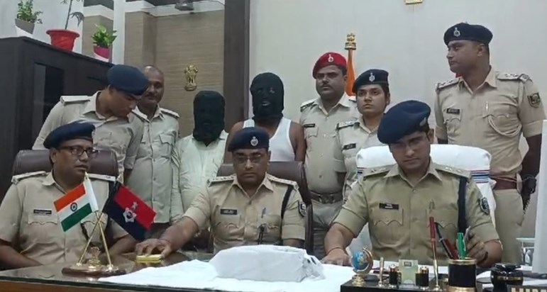 Criminal with a reward of Rs one lakh arrested in Saharsa Criminal with a reward of Rs one lakh arrested in Saharsa