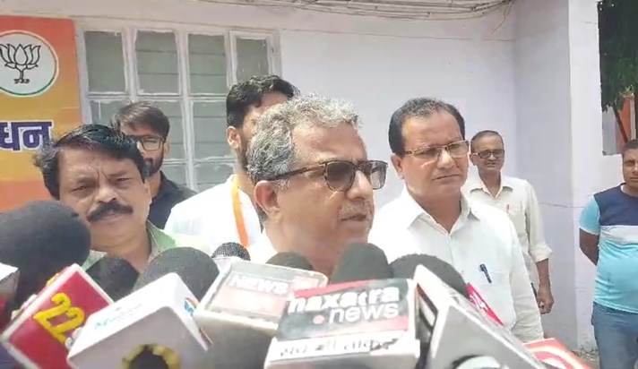 Uddyog mntri nitish mishraa ka byan