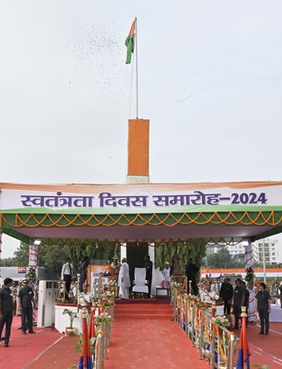 CM Nitish Kumar hoisted the flag at the historic Gandhi Maid CM Nitish Kumar hoisted the flag at the historic Gandhi Maid