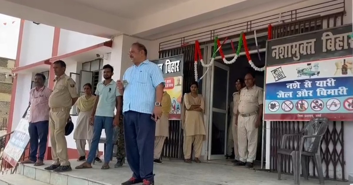 Bihar Police Sub-Inspector molested a female constable of th