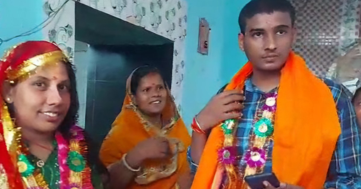 Villagers caught a Bihar police constable who had come to me