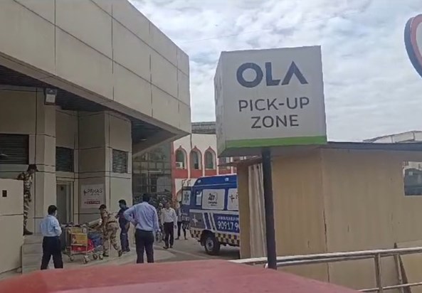 Hvaai adda pr yatri ko aya hart ataik asptal bhega gya Hvaai adda pr yatri ko aya hart ataik asptal bhega gya
