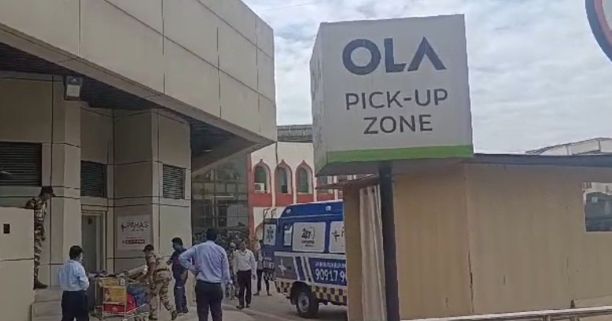 Hvaai adda pr yatri ko aya hart ataik asptal bhega gya