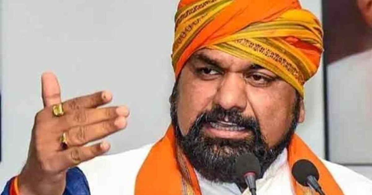 Why is Congress with those demanding separation of Kashmir f