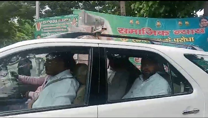 Mukesh Sahni se milne tejasvi yadv nikle Mukesh Sahni se milne tejasvi yadv nikle