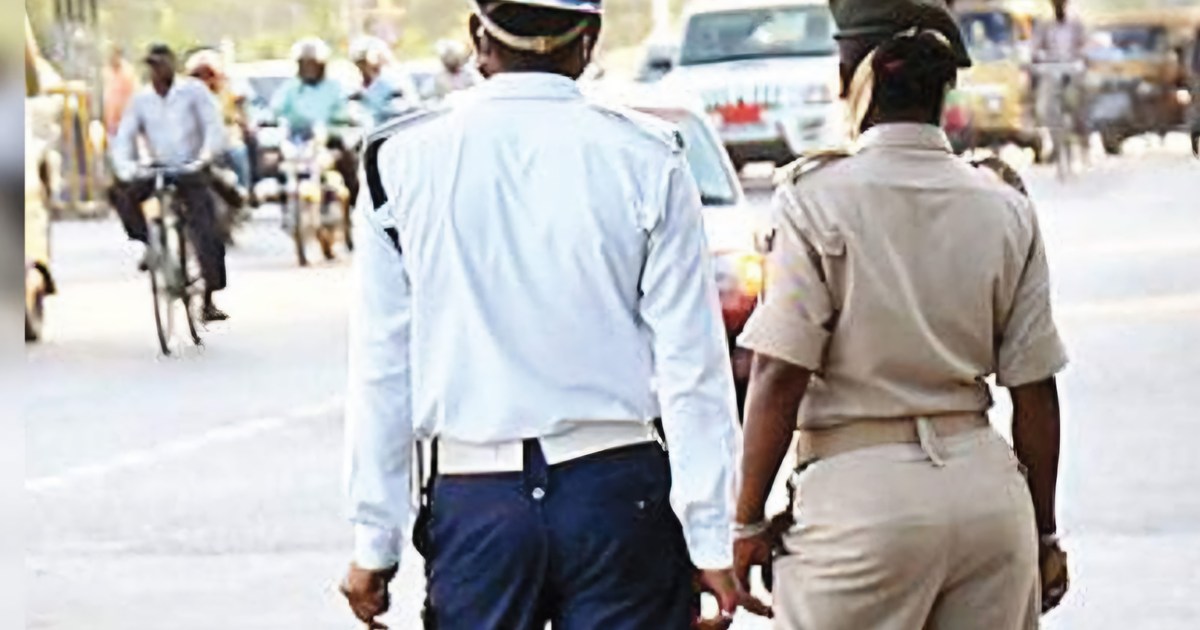 In Darbhanga, a traffic policeman turned out to be 420, offi