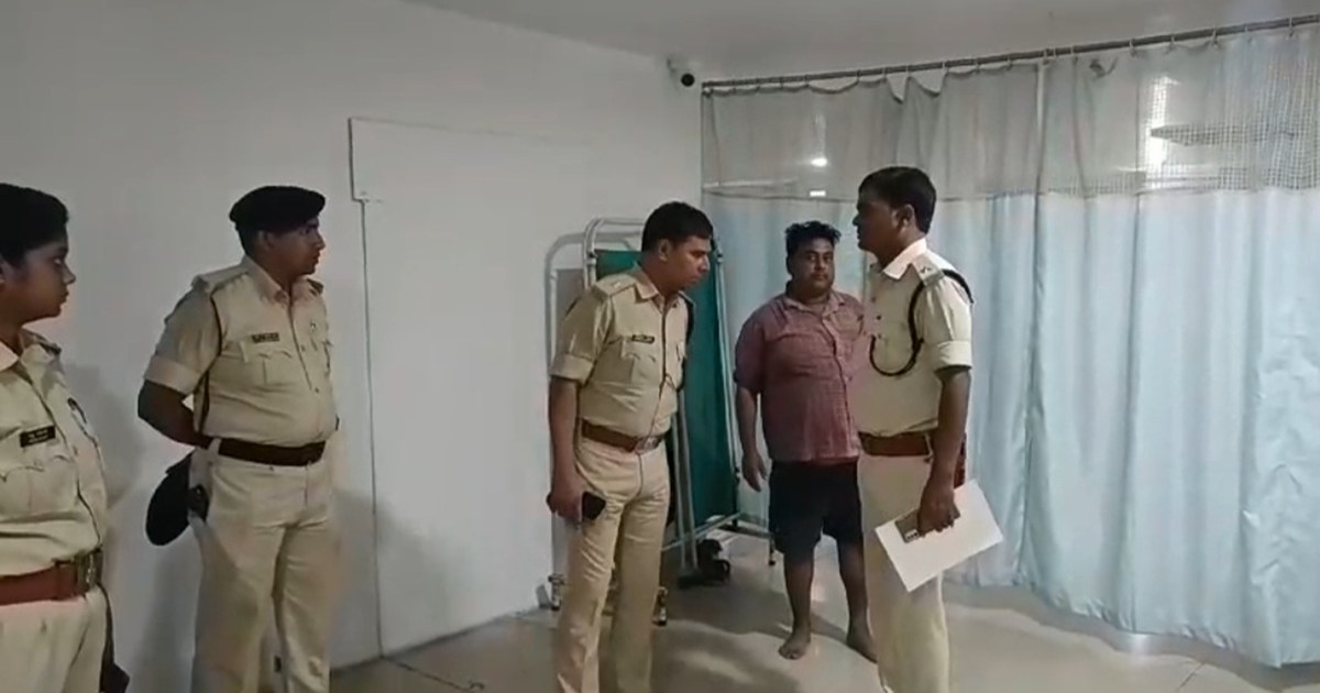 During robbery in a shop, criminals shot father, son and for