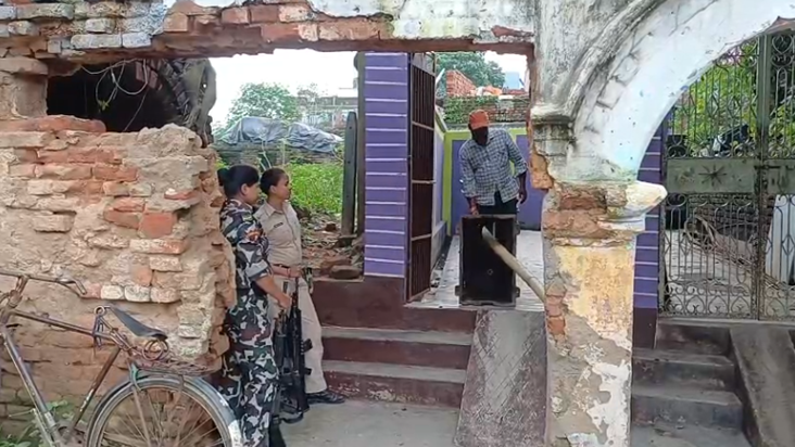 Mukhiya ji ke ghar se mila avaidh hathiyar ka jakhira...