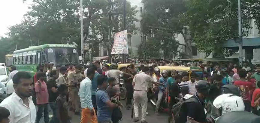 Patna News: School ke bathroom mein mili jali hui chaatra ki Patna News: School ke bathroom mein mili jali hui chaatra ki