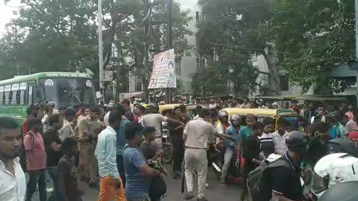 Patna News: School ke bathroom mein mili jali hui chaatra ki