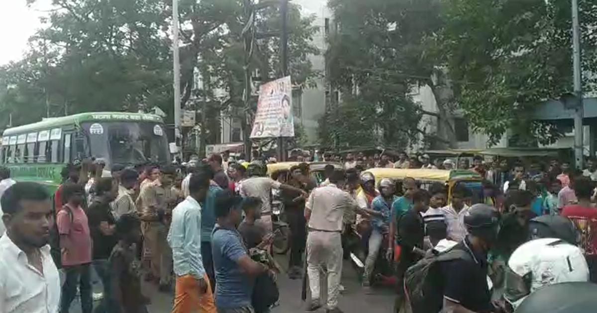 Patna News: School ke bathroom mein mili jali hui chaatra ki