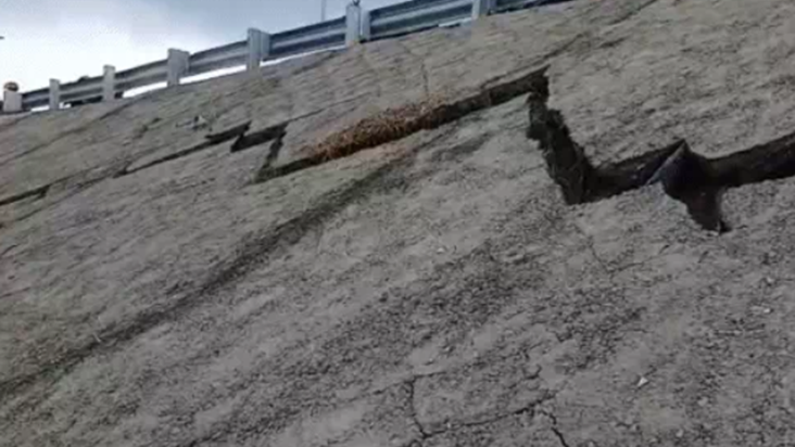 Bihar mein bhrashtachar ka dikha nazara, side slope mein 1KM
