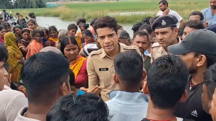 Jehanabad News : Jarjar school bus se girkar chhatra ki maut