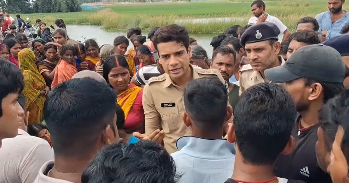 Jehanabad News : Jarjar school bus se girkar chhatra ki maut